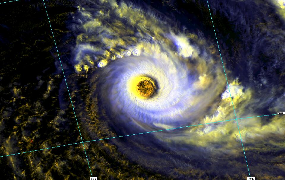 L'oeil immense du cyclone tropical intense DORA (JP Hoarau)