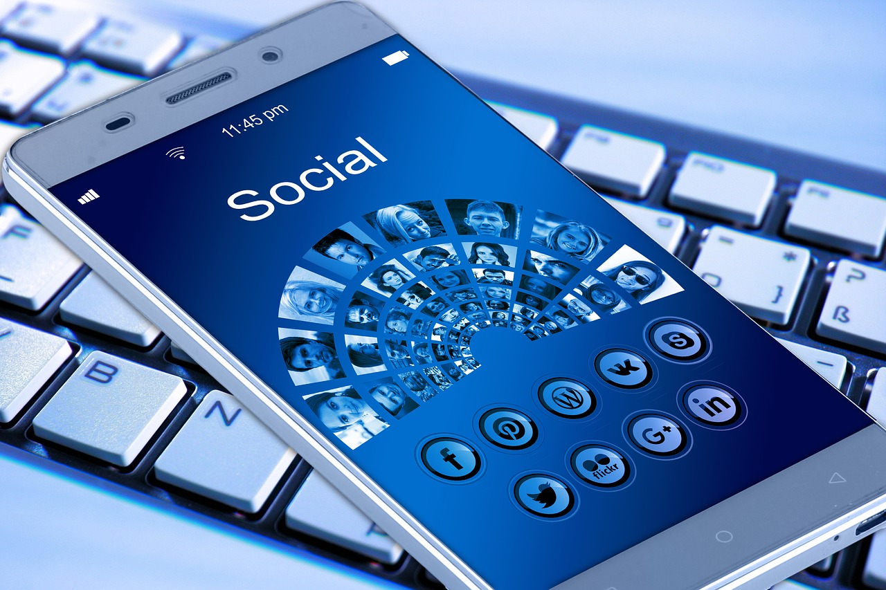 réseaux sociaux cycloneoi