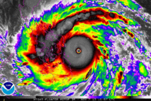 Typhon Haiyan frappant les Philippines