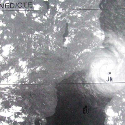22 dec 1981 1227utc (Météo France)