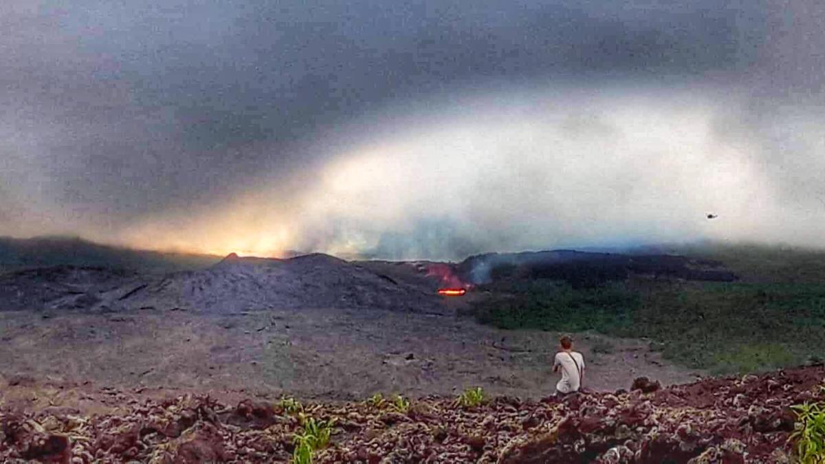 5e éruption du piton de la Fournaise à la Réunion, la RN2 évacuée