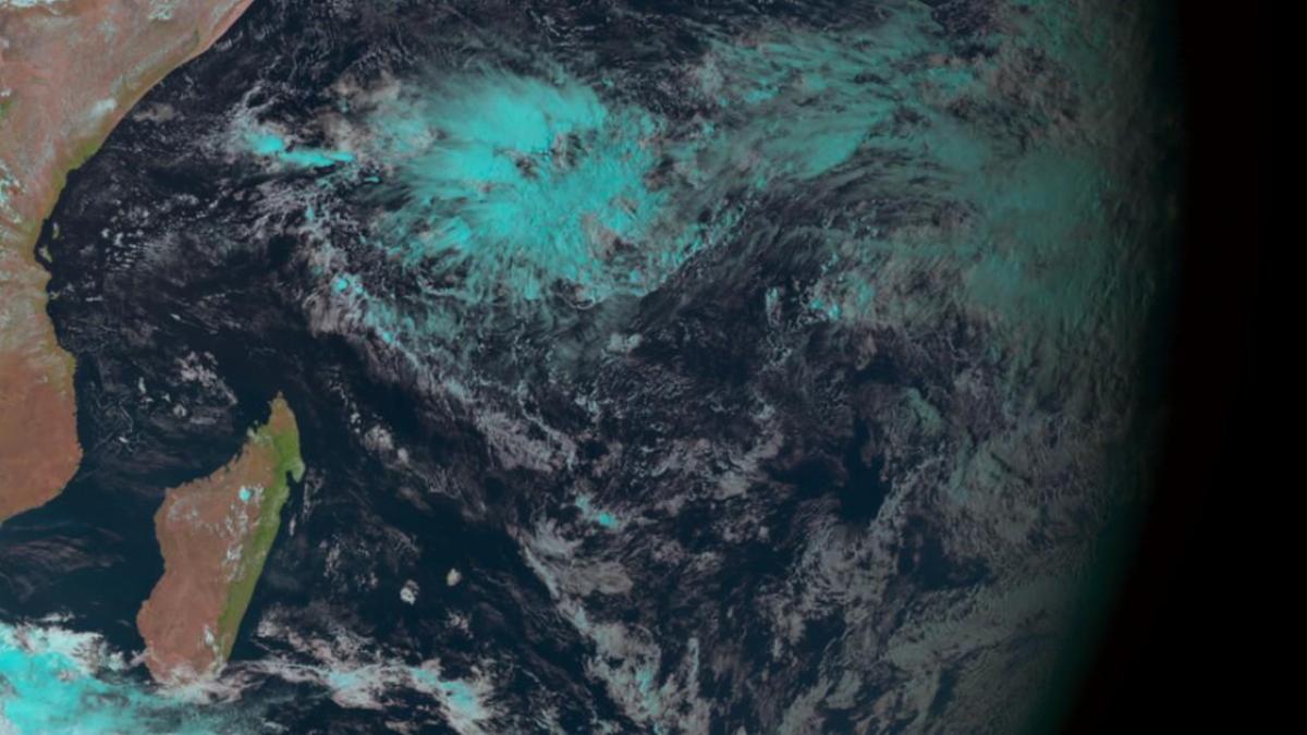 Regain d'activité convective sur toute la largeur de l'océan indien Sud