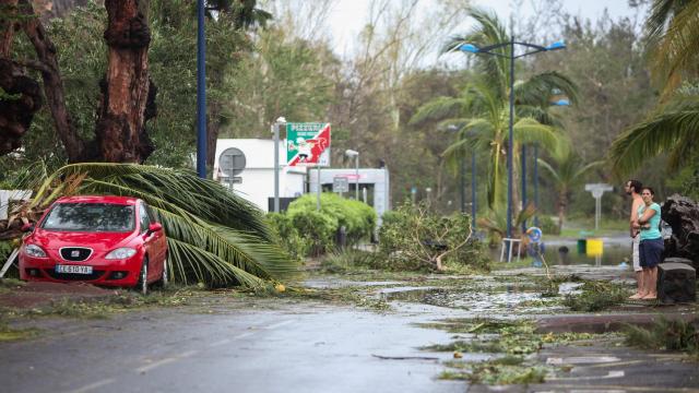 Dégâts après le passage du cyclone BEJISA à la Réunion