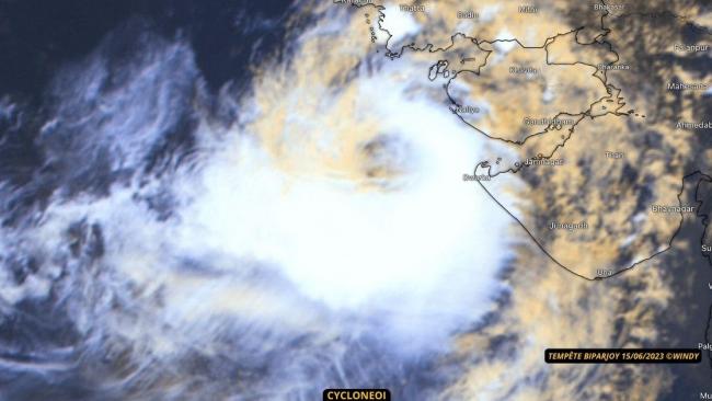 Biparjoy en approche finale, évacuations massives en Inde et au Pakistan