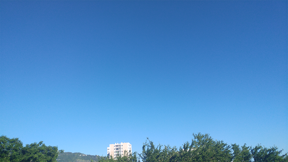 Ciel bleu au-dessus de Saint-Denis de la Réunion - 11/04/2018