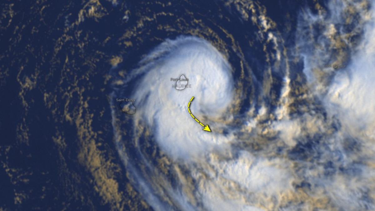 Calvinia a moins de 100 km de Maurice, vigilance vent fort à la Réunion