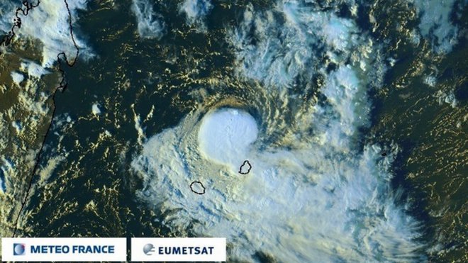 CARLOS au stade de tempête modérée au nord de Maurice (Météo France)