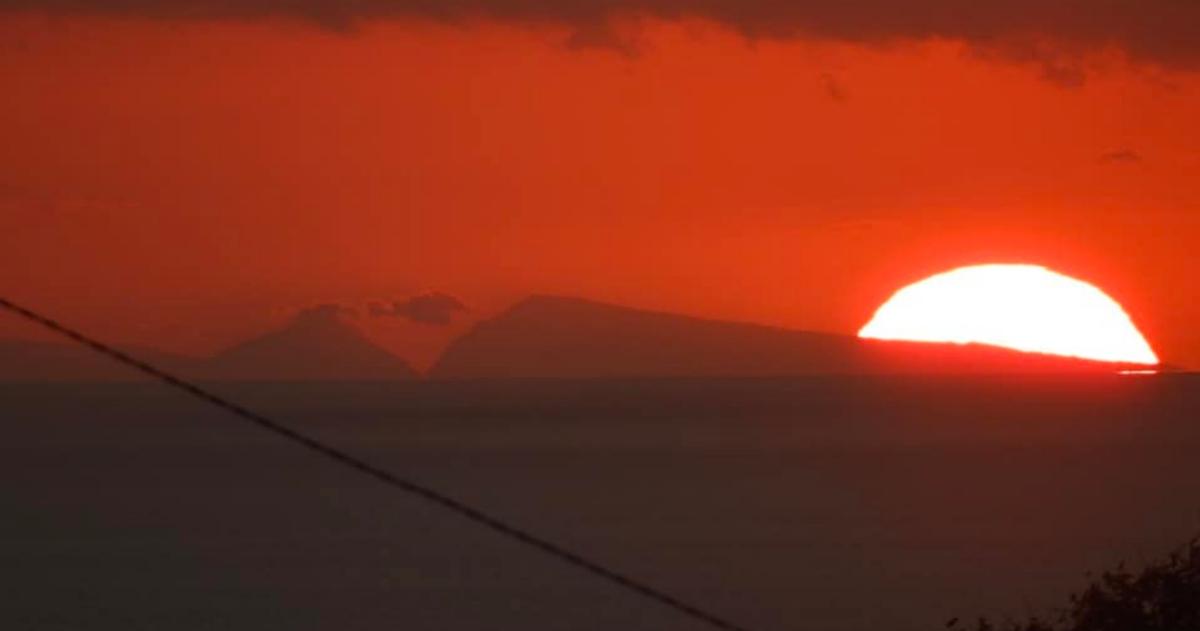 Coucher de soleil a la reunion depuis maurice