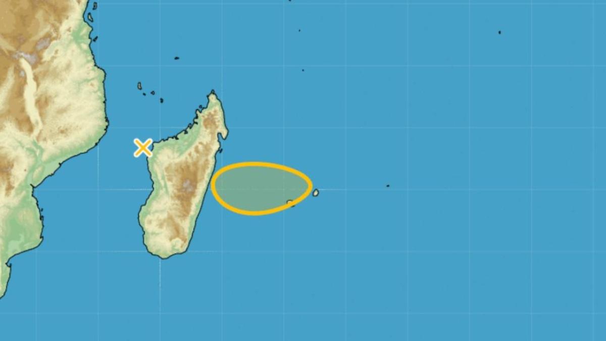 La zone suspecte 95S vers Madagascar puis les Mascareignes