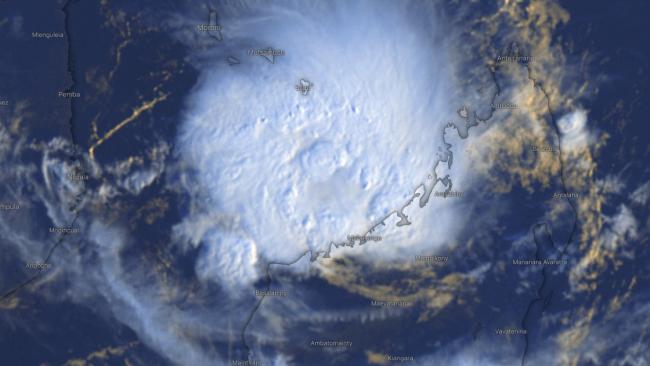 Cyclone Belna : Madagascar en alerte rouge, impact imminent
