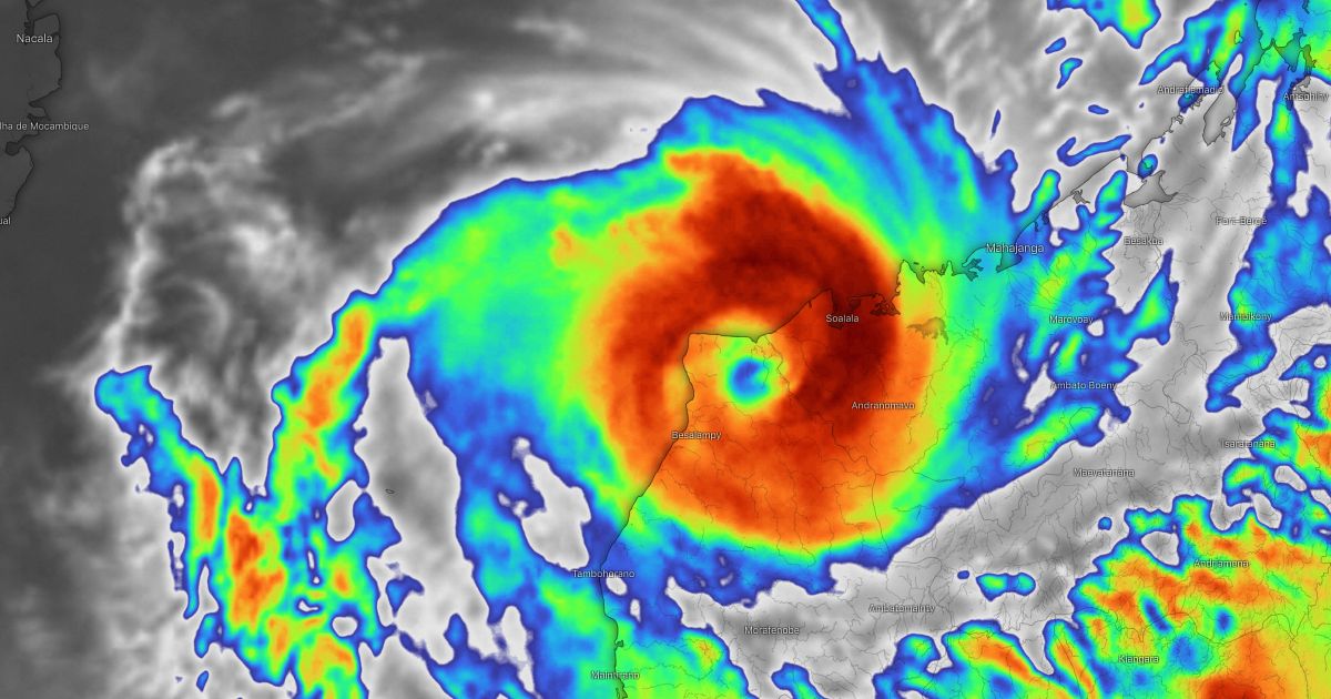 Cyclone belna frappe madagascar