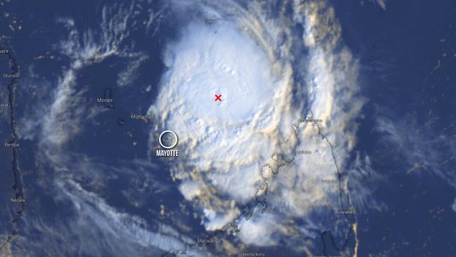 Cyclone Belna : Passage à l'Est de Mayotte et impact sur Madagascar lundi