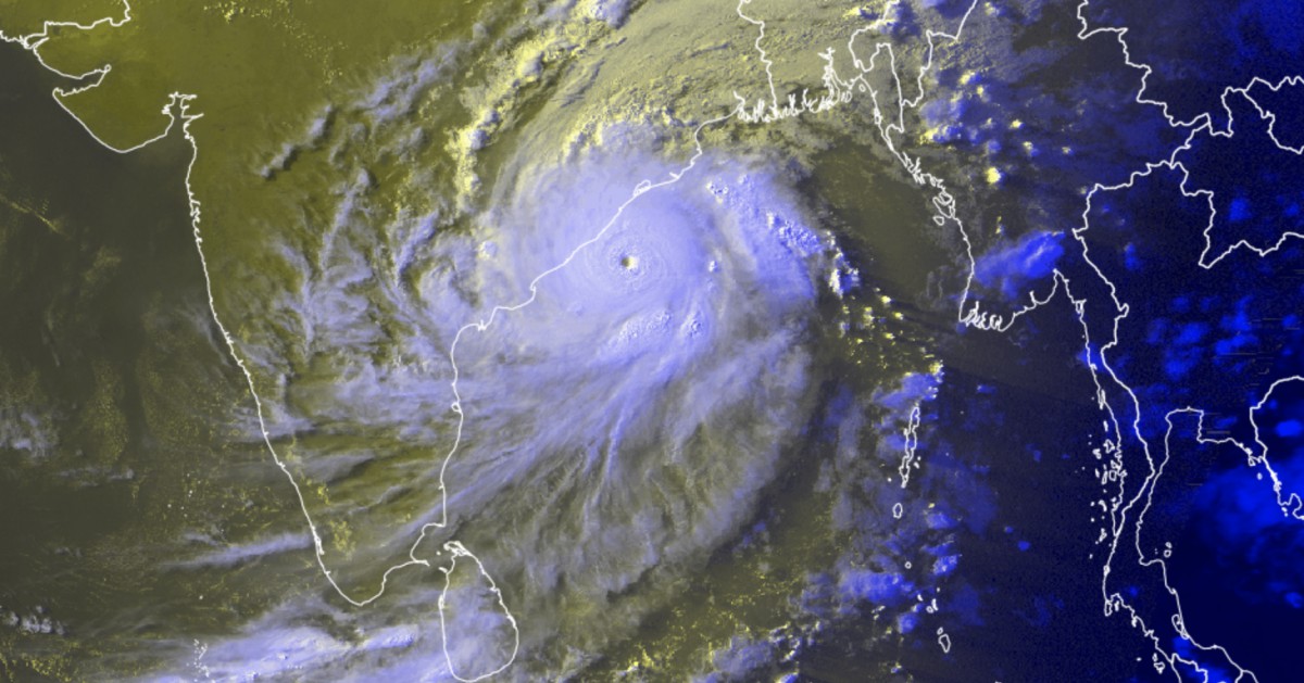 Le cyclone FANI devient un violent phénomène générant des rafales de 300 km/h