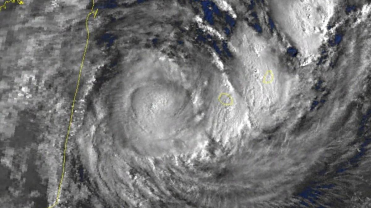 Hyacinthe, le cyclone qui fit tomber le ciel sur la Réunion