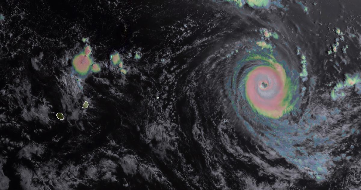 Encore un cycle de remplacement du mur de l'oeil pour le cyclone intense Habana