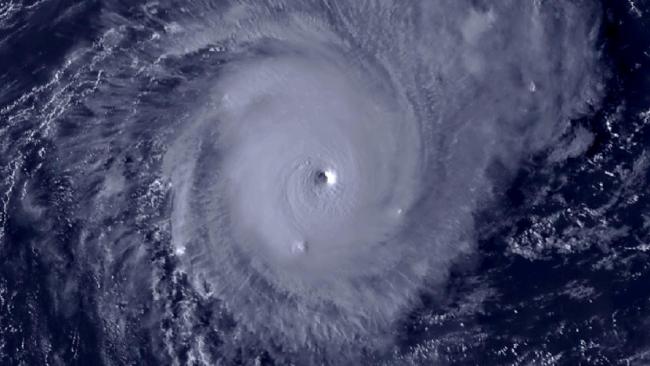 Des rafales de 280 km/h au coeur du cyclone Habana qui est en mode démonstration