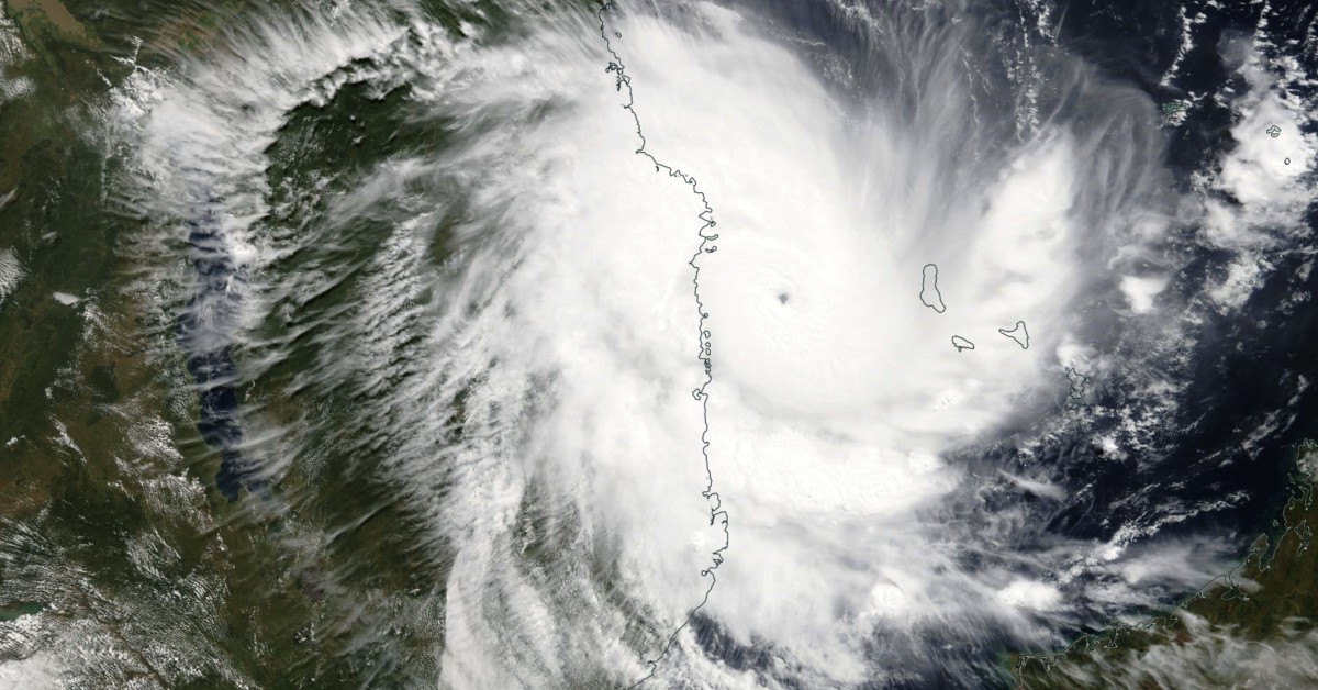 Le cyclone intense KENNETH sur le point d'atterrir sur les côtes du Mozambique