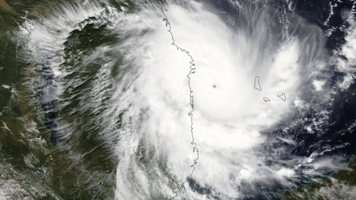 Le cyclone intense KENNETH sur le point d'atterrir sur les côtes du Mozambique