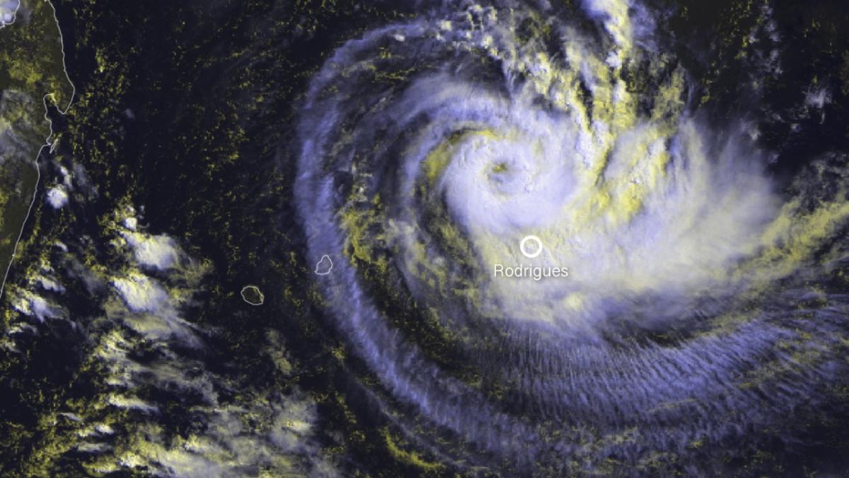 Le cyclone JOANINHA vers Rodrigues qui est en alerte cyclonique 3 depuis 8h30 ce matin
