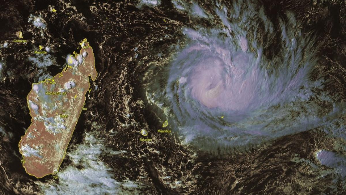 La forte tempête JOANINHA est à moins de 400 km de Rodrigues