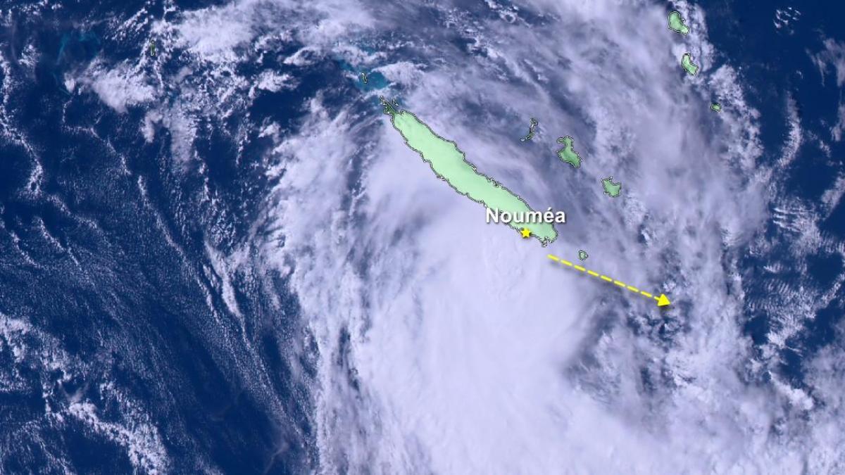 Le cyclone Niran frôle la Nouvelle Calédonie tout en faiblissant rapidement