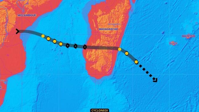 Alvaro, un stade de forte tempête inattendu et une trajectoire inversée