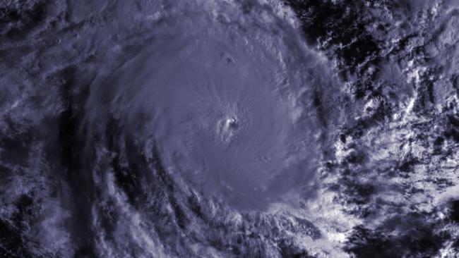 Des rafales de 325 km/h au coeur de l'ébouriffant cyclone très intense Faraji