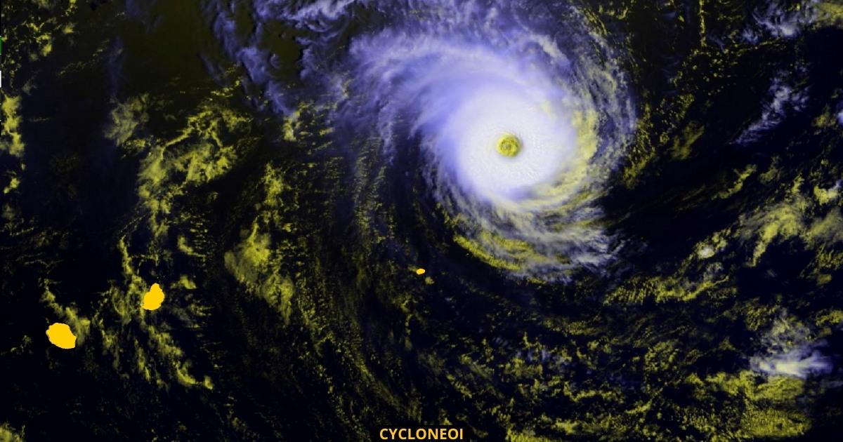 Cyclone tres intense freddy menace reunion madagascar alerte orange