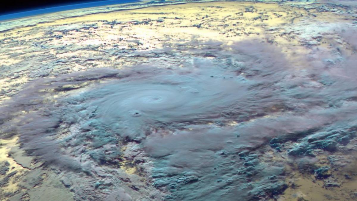 Batsirai : tempête à 10h, cyclone intense à 16h, une intensification explosive!