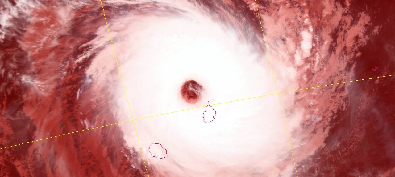 Cyclone DINA au nord de Maurice (Firinga.com)