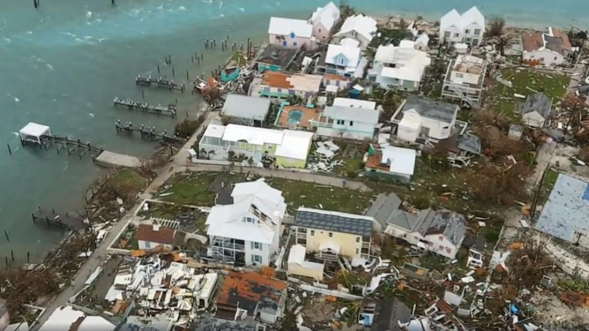 Terribles images aériennes de l'après ouragan Dorian à Abaco Island