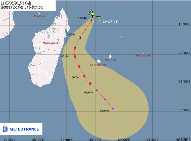 Prévision trajectoire et intensité de Dumazile le 03/03/2018 à 4h (loc) ©Météo-France