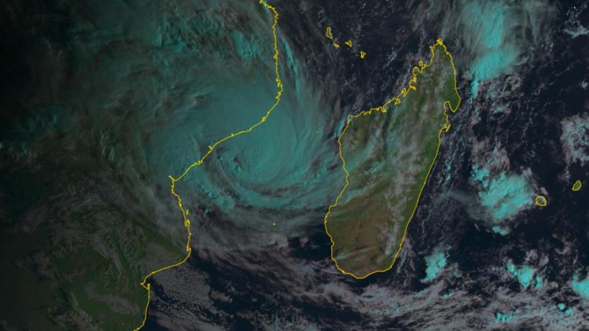 Éloïse à moins de 400 km au Nord-Est de Beira ce Vendredi 22 Janvier 08z