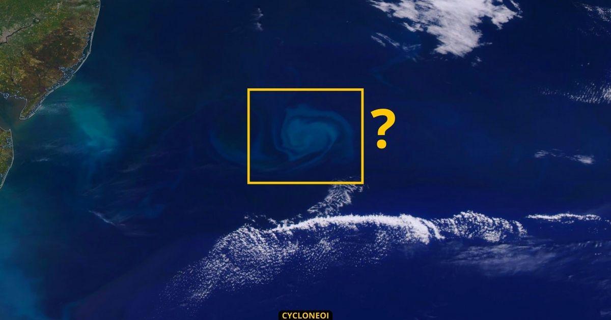 Enigmatique tourbillon bleu dans l atlantique visible depuis l espace