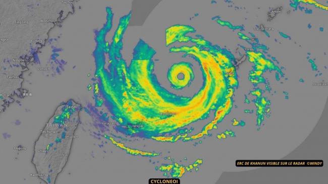 L'oeil du puissant typhon Khanun se refait une beauté