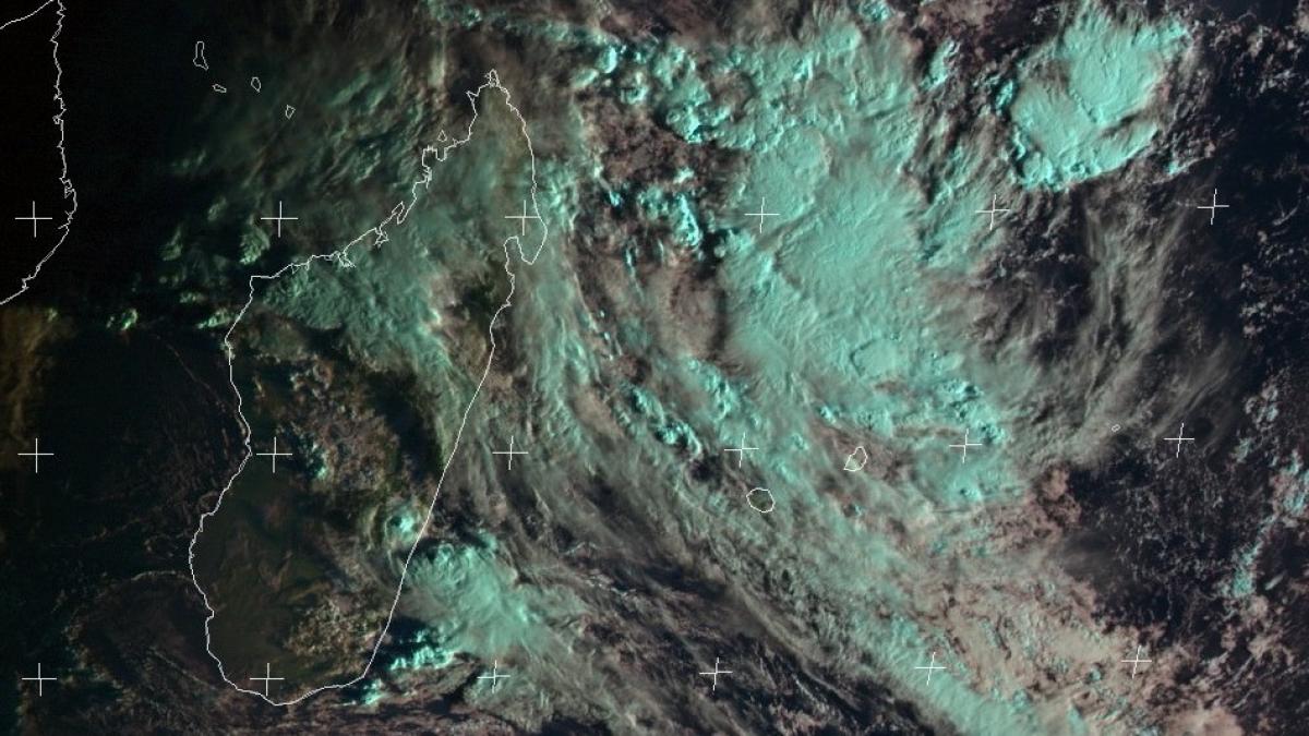 Grisaille à la Réunion et Maurice et pluies orageuses à Madagascar