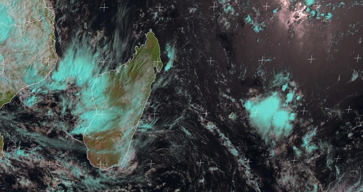 Activité orageuse à l'ouest de Madagascar et à proximité de Rodrigues
