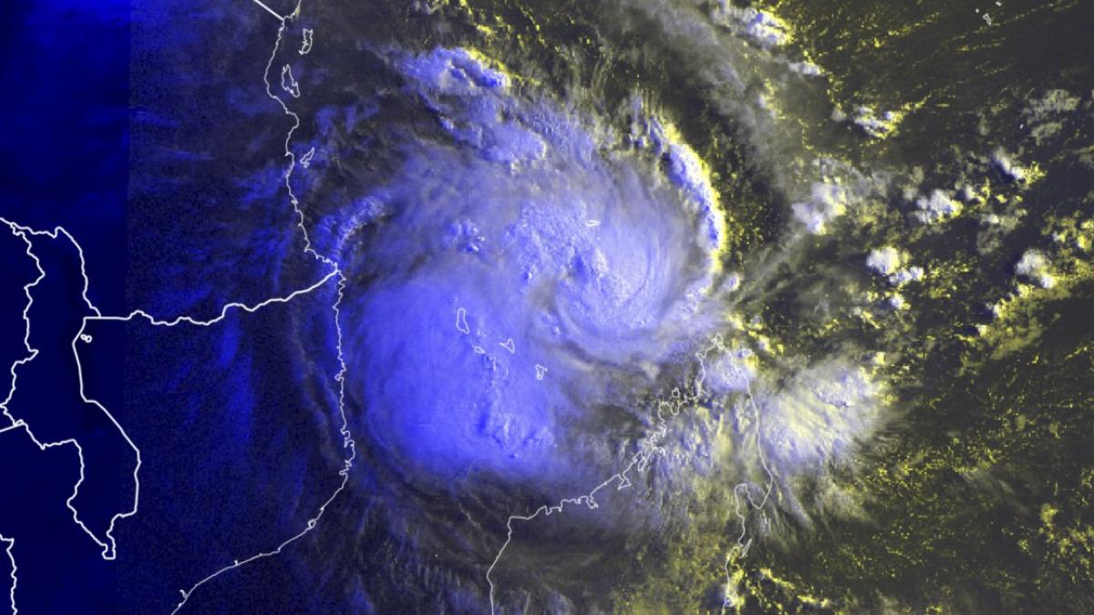 KENNETH se renforce et accélère en direction de la Grande Comore