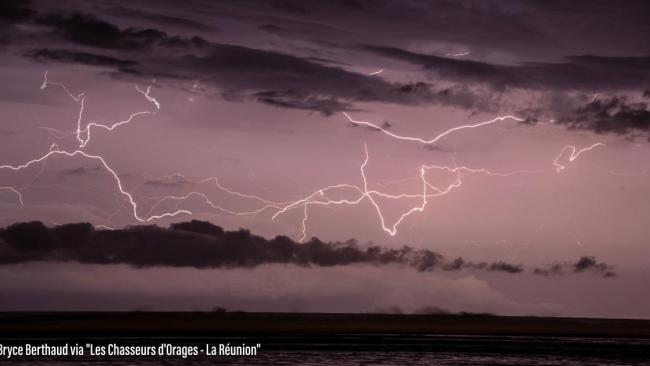 Activité électrique intense la nuit dernière à l'île de la Réunion