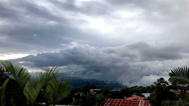 Passage d'une limite frontale atténuée sur l'île de la Réunion