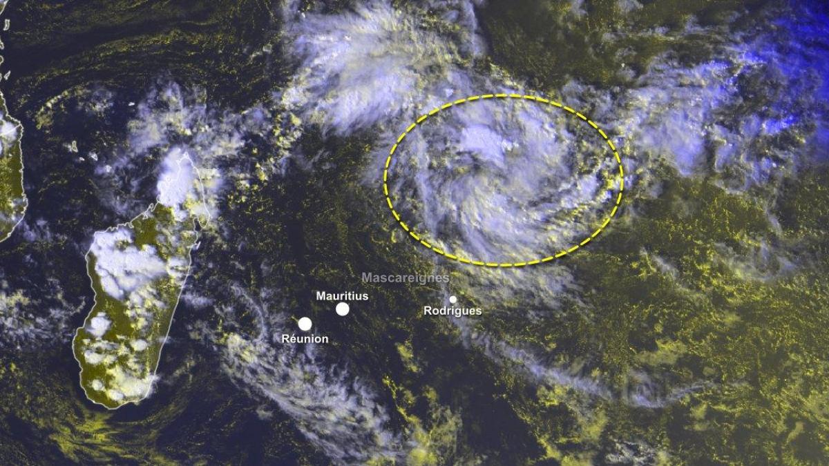 Une lente cyclogenèse au Nord-Est des Mascareignes pour finir l'année