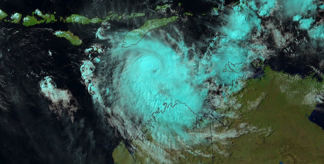 FRANCES est devenu un cyclone tropical