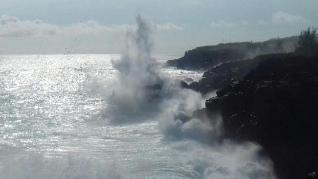 Prudence, la houle australe arrive sur les côtes de la Réunion et Maurice