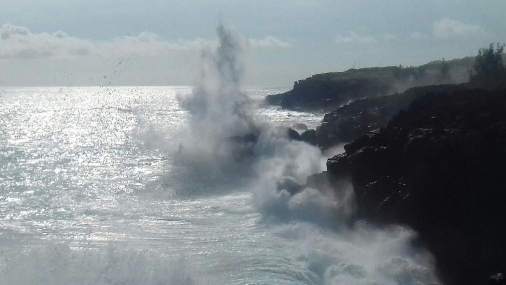 Prudence, la houle australe arrive sur les côtes de la Réunion et Maurice