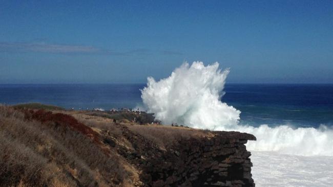 Images spectaculaires de la houle australe à la Réunion
