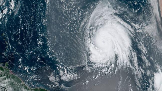 Lorenzo proche d'être un puissant ouragan de catégorie 4