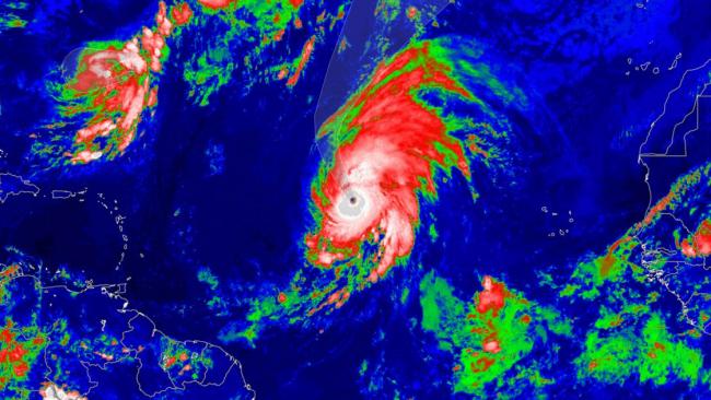 l'ouragan Lorenzo entre dans l'histoire cyclonique de l'Atlantique Nord