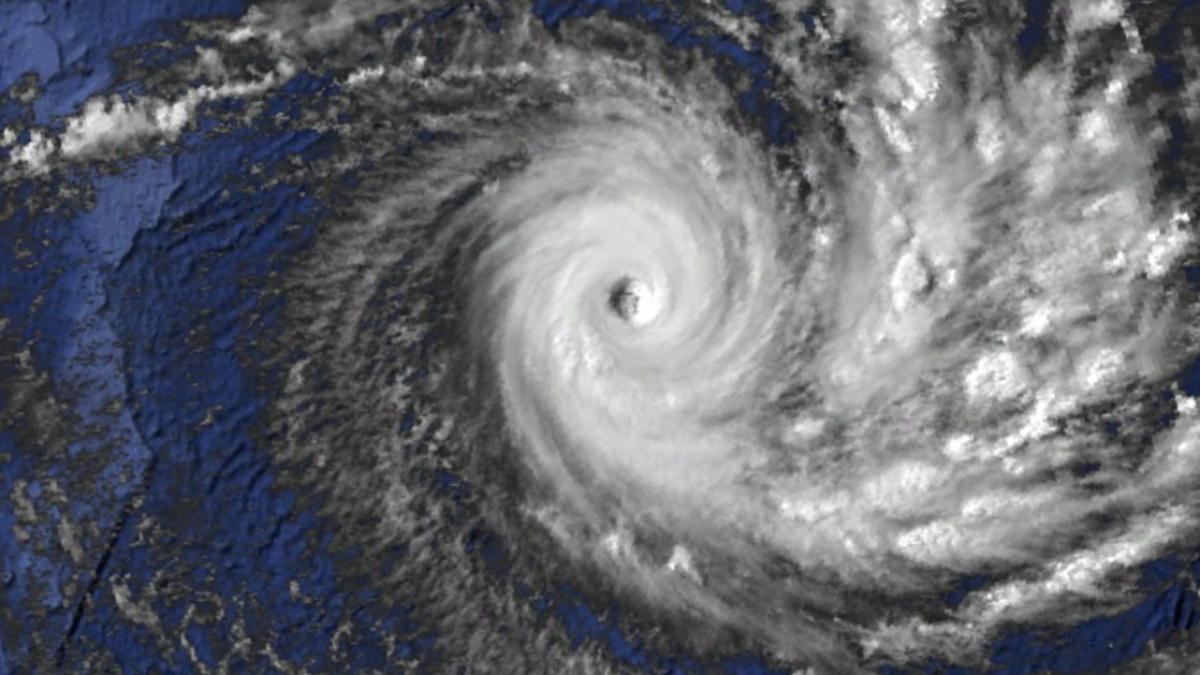 IDYLLE un magnifique cyclone qui évolua il y a 40 ans dans l'océan indien Sud