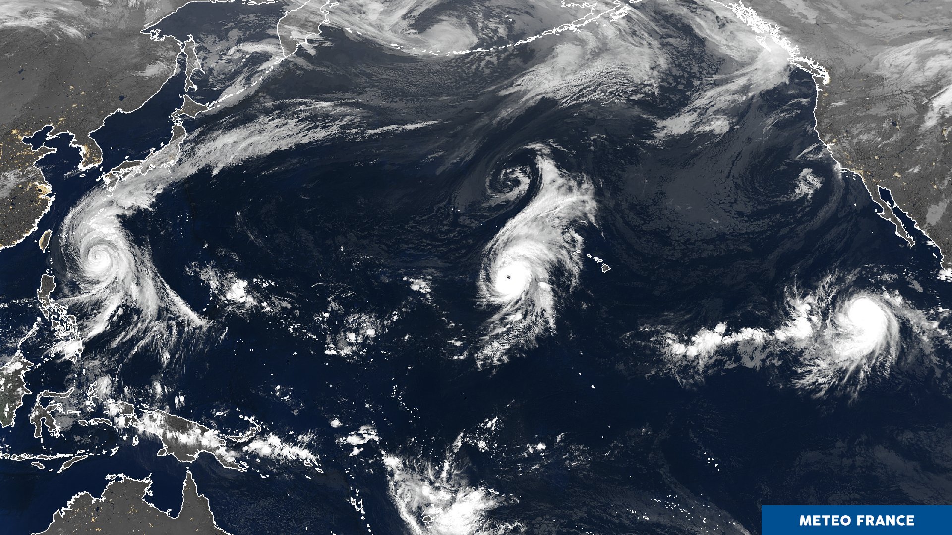 Image satellite composite pacifique avec la présence de 3 cyclones ©Météo France