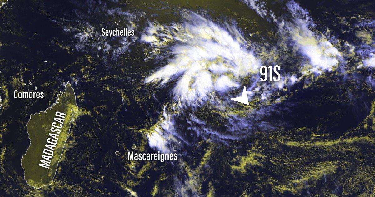 Future tempête tropicale Irondro en gestation au Sud de Diego Garcia